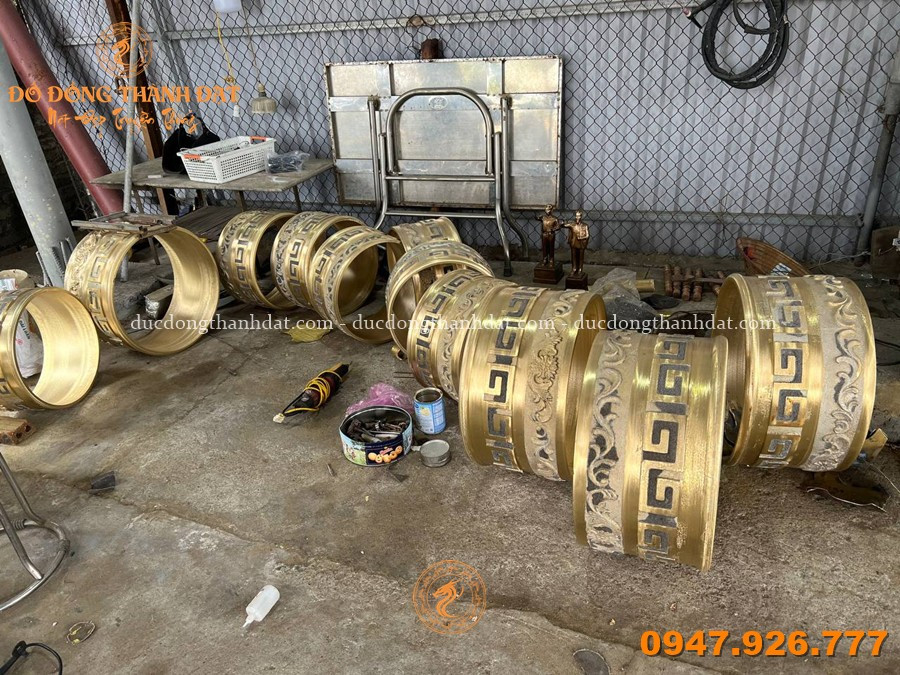 Ốp chân cột bằng đồng – Giải pháp bền vững cho công trình kiến trúc truyền thống 7 Duc Chan Cot Bang Dong (28)