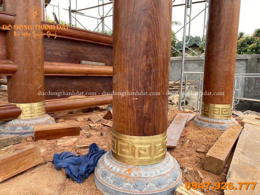 Ốp chân cột bằng đồng – Giải pháp bền vững cho công trình kiến trúc truyền thống 4 Duc Chan Cot Bang Dong (34)