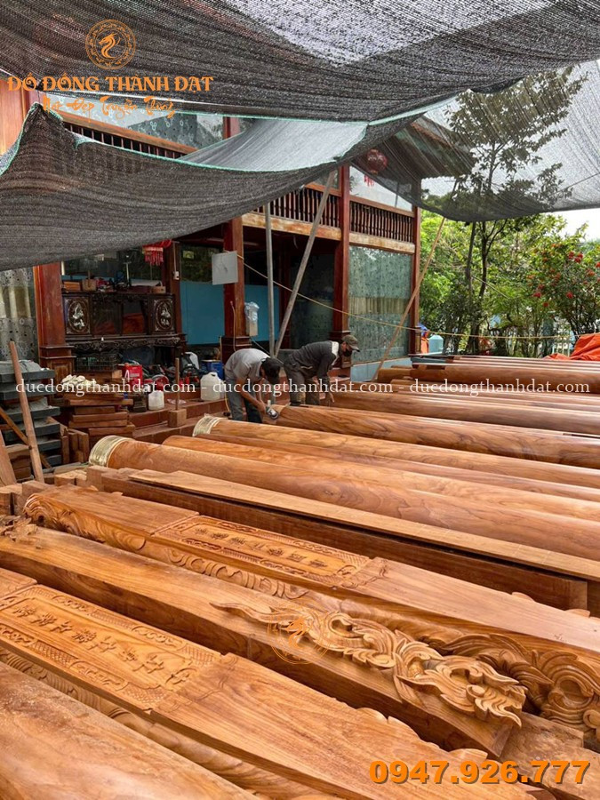 Thi công lắp đặt ốp chân cột bằng đồng – Giữ vững nền móng cho công trình nhà thờ họ 4 Duc Chan Cot Bang Dong (44)