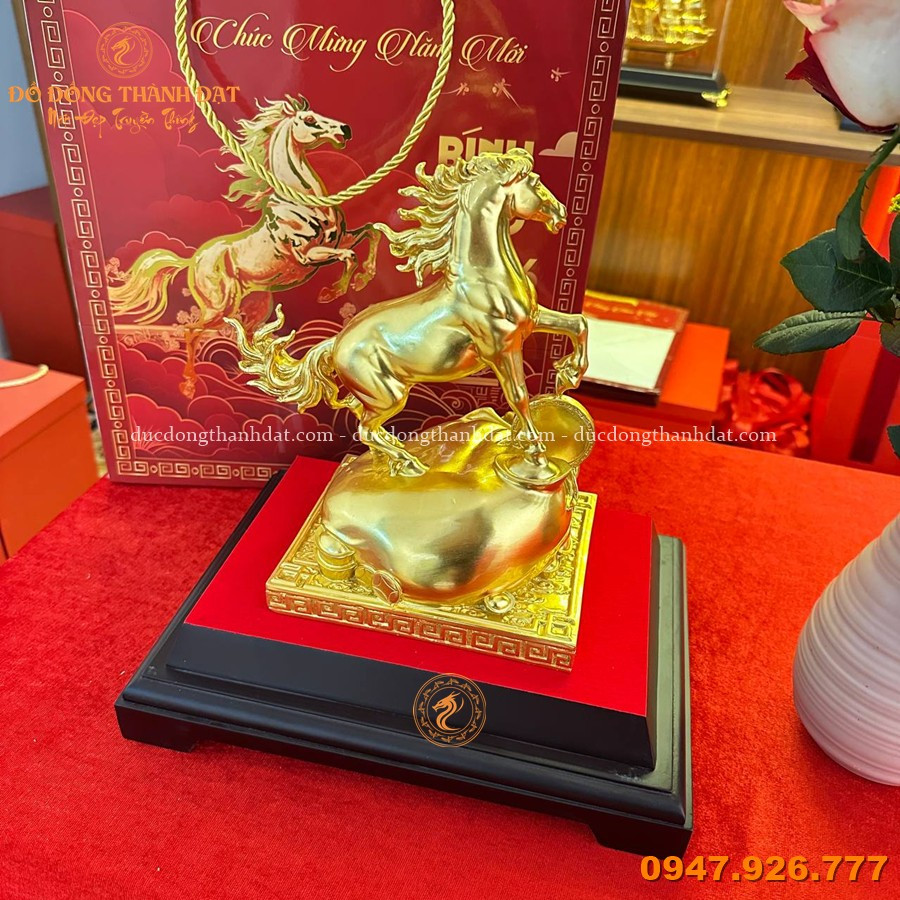 Tượng Ngựa Bằng Đồng Mạ Vàng Giá Bao Nhiêu? Báo Giá & Các Mẫu Phổ Biến 2026 7 Tuong ngua ma vang 24k cao 23cm (5)