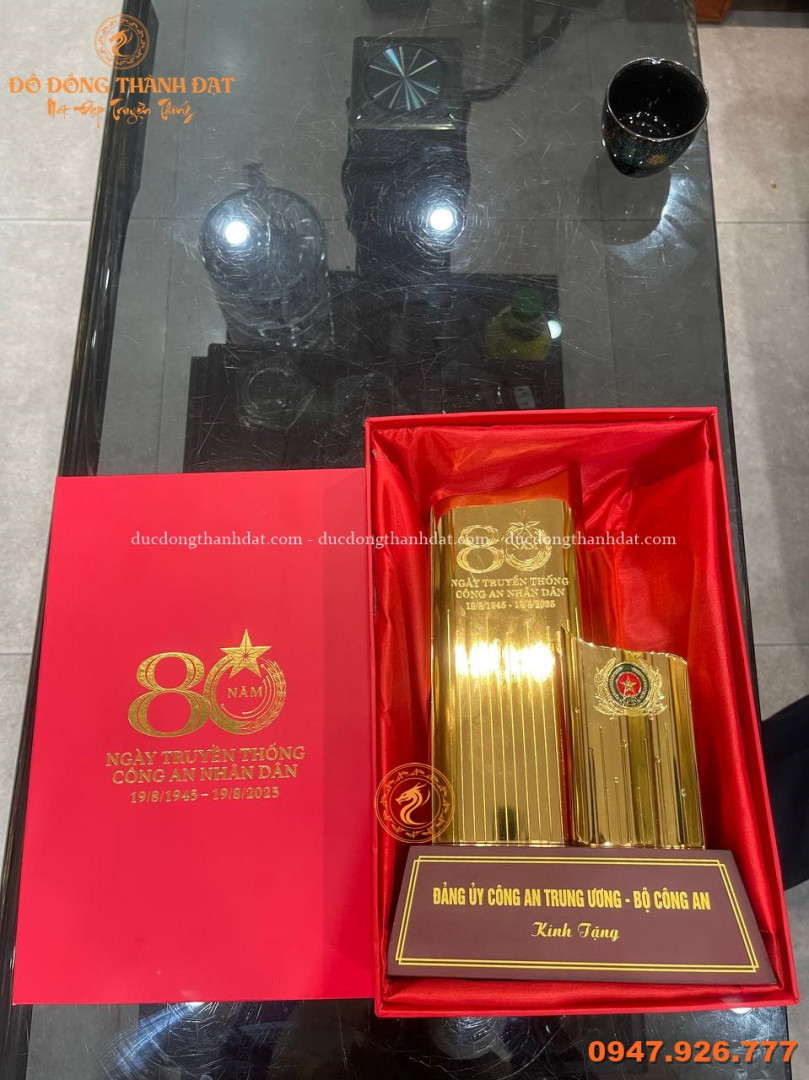 Nhận đặt quà tặng bằng đồng theo yêu cầu: Biểu trưng quốc huy, bảng vinh danh, kỷ niệm chương, quà tặng mạ vàng 24k 6 Photo 14 2026 02 13 16 23 04