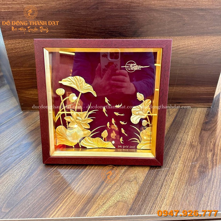 Tranh Hoa Sen Mạ Vàng 24K KT 23x23cm 1 Tranh Hoa Sen Am Vang 24k 23cm (1)