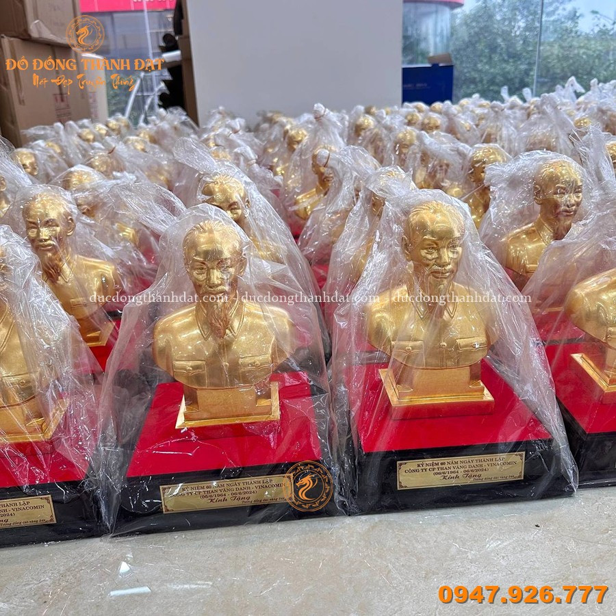 Tượng Bác Hồ Để Bàn Làm Việc – Biểu Tượng Tinh Thần, Đẳng Cấp Không Gian 8 Tuong Bac Ho Ban Than 23cm Dat Vang (1)
