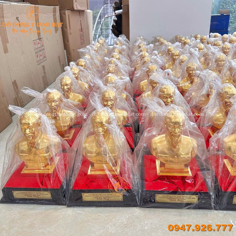 Tượng Bác Hồ Để Bàn Làm Việc – Biểu Tượng Tinh Thần, Đẳng Cấp Không Gian