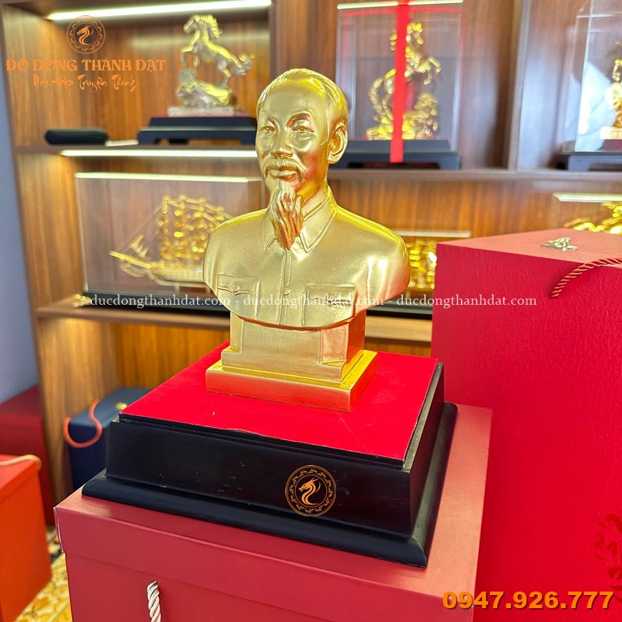 Tượng Bác Hồ Để Bàn Làm Việc – Biểu Tượng Tinh Thần, Đẳng Cấp Không Gian 3 tượng bác hồ bán thân mạ vàng 23cm để bàn làm việc