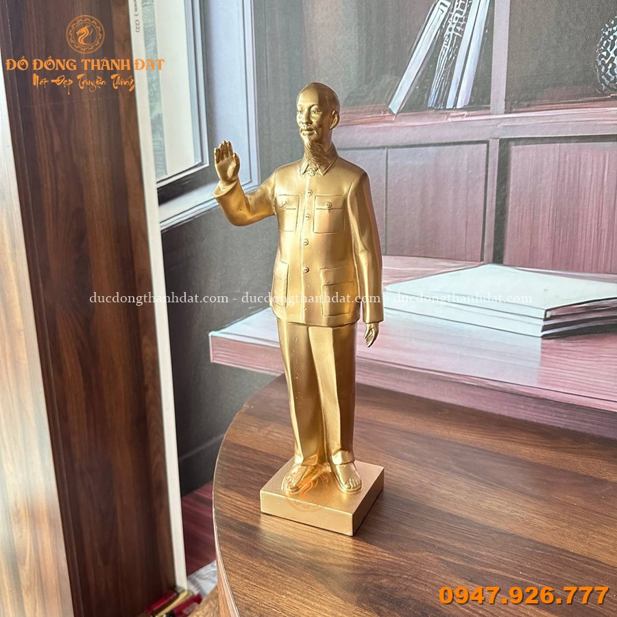 Tượng Bác Hồ Để Bàn Làm Việc – Biểu Tượng Tinh Thần, Đẳng Cấp Không Gian 6 Tuong Bac Ho Dung Dong Vang 30cm (2)