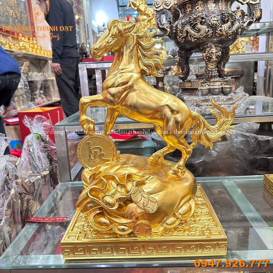 Tượng Ngựa Phong Thủy Dát Vàng 9999 Cao 50cm