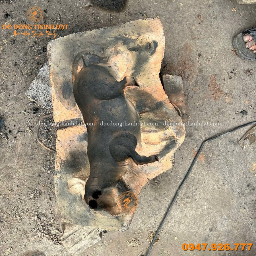 Tượng Trâu Tài Lộc Phong Thủy Dát Vàng 9999 Cao 48cm 9 Tuong Trau Bang Dong Dat Vang 24k 48cm (36)