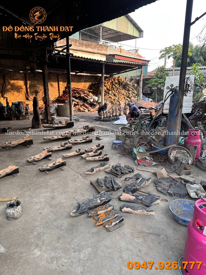 Quá Trình Đúc Tượng Trần Hưng Đạo Bằng Đồng – Tinh Hoa Nghề Đúc Truyền Thống Việt Nam 1 Xuong Duc Tuong Tran Hung Dao (1)