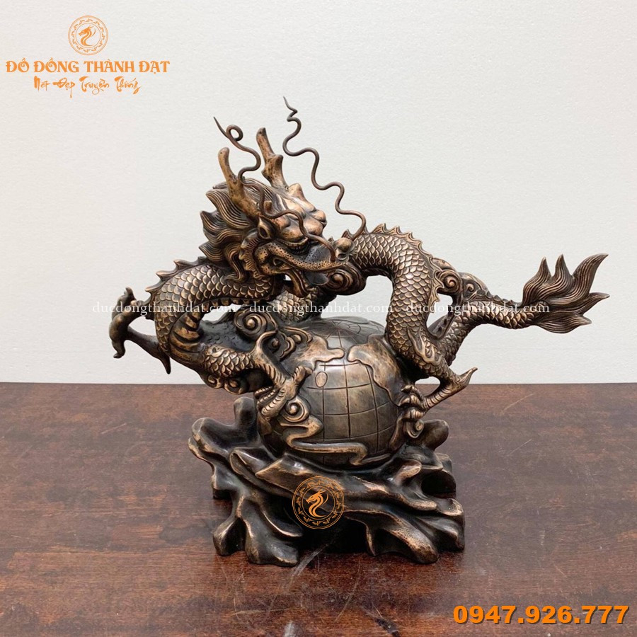 Tượng Rồng Ôm Địa Cầu Đồng Đỏ Hun Kt: 45 x 55cm 2 Tượng Rồng ôm địa Cầu đồng đỏ Hun (2)