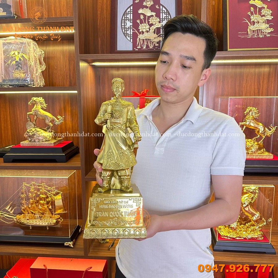 Tượng Trần Quốc Tuấn Đồng Vàng Cao 40cm 1 Tuong Tran Quoc Tuan 40 Dong Vang (1)