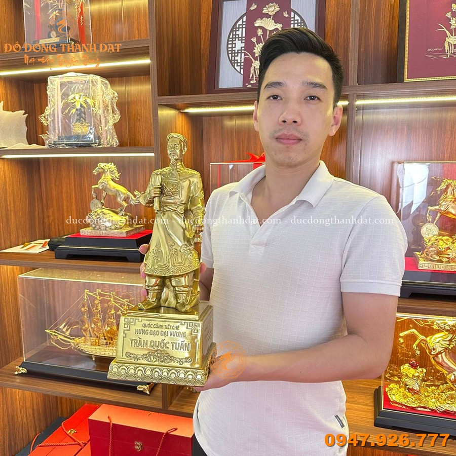 Tượng Trần Quốc Tuấn Đồng Vàng Cao 40cm 3 Tuong Tran Quoc Tuan 40 Dong Vang (2)