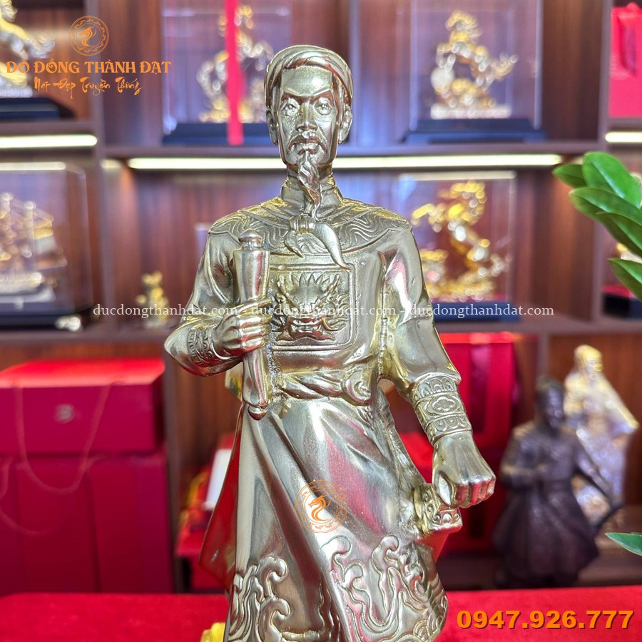 Tượng Trần Quốc Tuấn Đồng Vàng Cao 40cm 7 Tuong Tran Quoc Tuan 40 Dong Vang (7)
