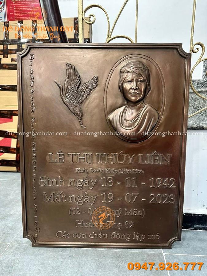 Nhận Đúc Tượng Đồng Theo Yêu Cầu – Tạo Tác Phẩm Mang Giá Trị 25 Duc Bia Mo Bang Dong Theo Yeu Cau (3)