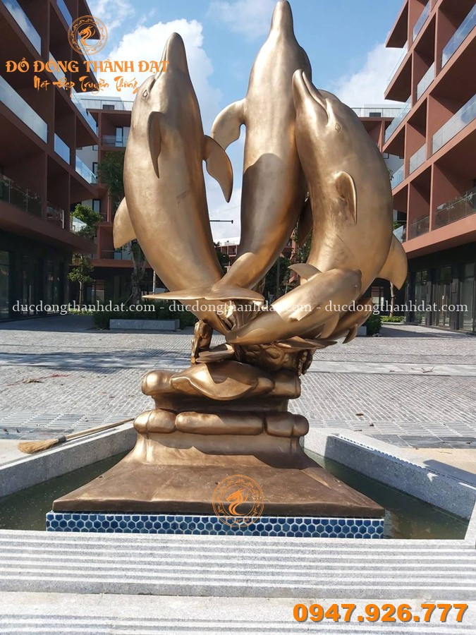 Nhận Đúc Tượng Đồng Theo Yêu Cầu – Tạo Tác Phẩm Mang Giá Trị 2 Duc Tuong Ca Heo Bang Dong Cao 2m (1)