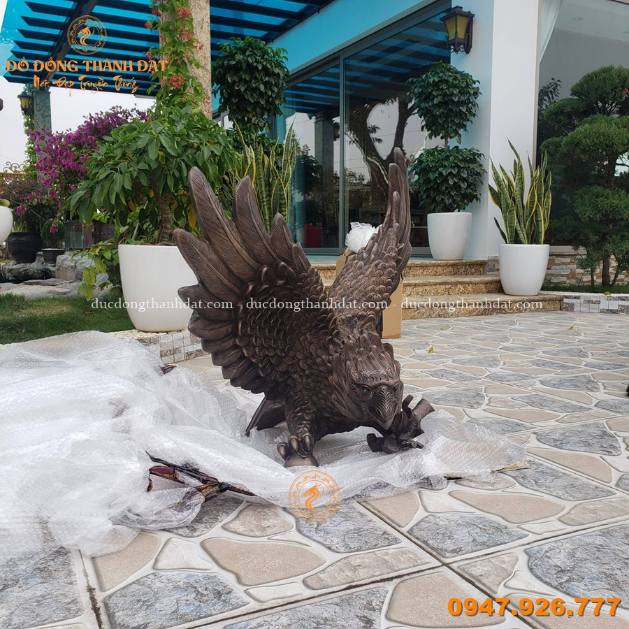 Nhận Đúc Tượng Đồng Theo Yêu Cầu – Tạo Tác Phẩm Mang Giá Trị 6 Duc Tuong Dai Bang Bang Dong Do Mau Hun 1m (4)