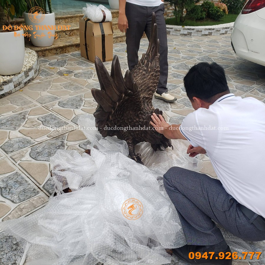 Nhận Đúc Tượng Đồng Theo Yêu Cầu – Tạo Tác Phẩm Mang Giá Trị 7 Duc Tuong Dai Bang Bang Dong Do Mau Hun 1m (6)