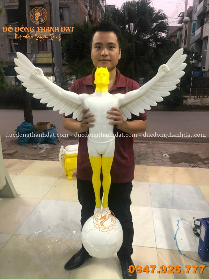 Nhận Đúc Tượng Đồng Theo Yêu Cầu – Tạo Tác Phẩm Mang Giá Trị 19 Duc Tuong Nguoi Dung Qua Dia Cau Theo Yeu Cau (4)