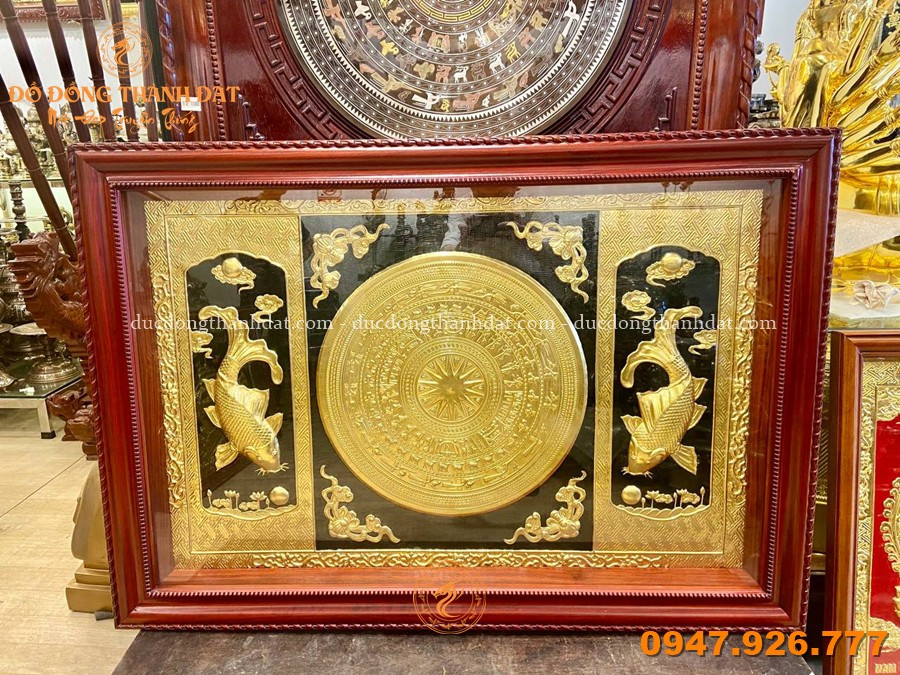 Ý nghĩa tranh trống đồng treo phòng khách trong phong thủy 14 Tranh Trong Dong Ca Chep (1)