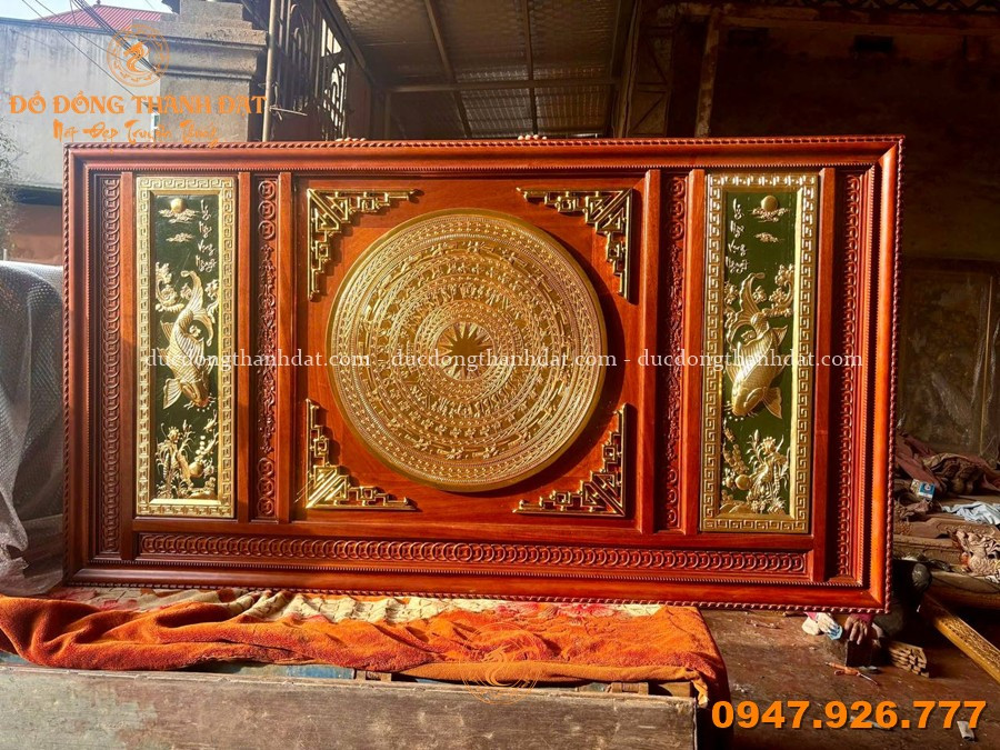 Ý nghĩa tranh trống đồng treo phòng khách trong phong thủy 13 Tranh Trong Dong Ca Chep (2)