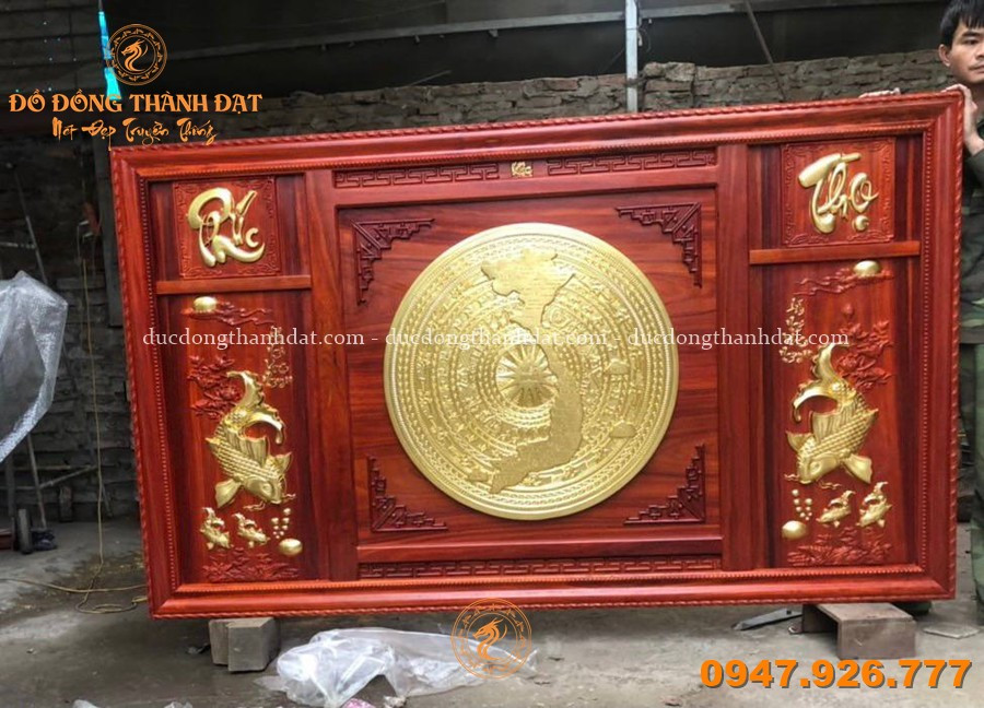 Ý nghĩa tranh trống đồng treo phòng khách trong phong thủy 12 Tranh Trong Dong Ca Chep (3)