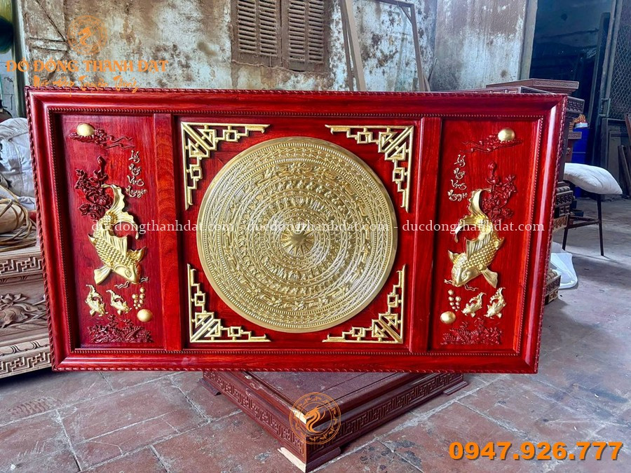 Ý nghĩa tranh trống đồng treo phòng khách trong phong thủy 11 Tranh Trong Dong Ca Chep (4)