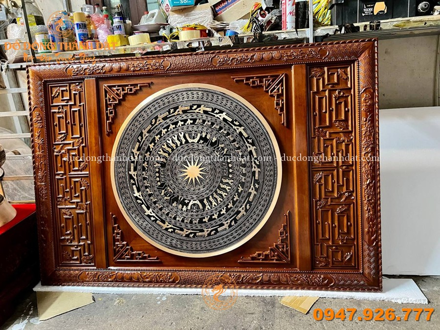 Ý nghĩa tranh trống đồng treo phòng khách trong phong thủy 5 Tranh Trong Dong Treo Phong Khach Ma Vang (7)