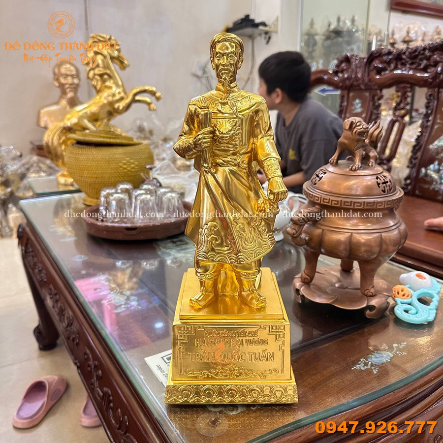 Trần Quốc Tuấn Dát Vàng Cao 40cm 1 Tuong Dong Tran Quoc Tuan Dat Vang 10k Cao 40cm (3)