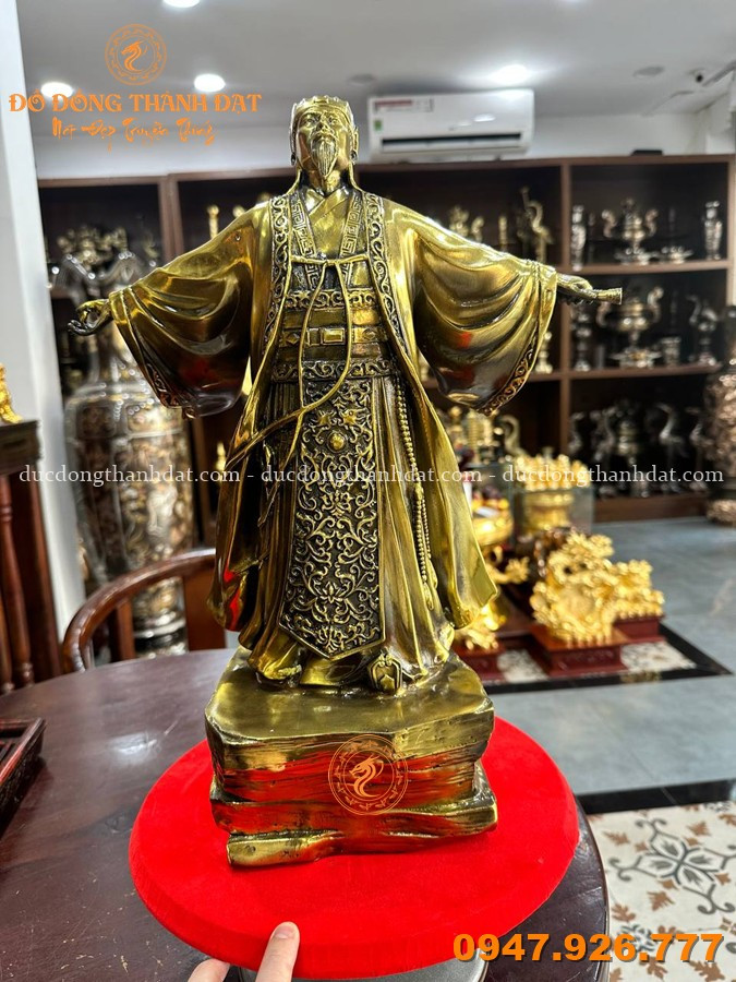 Tổng Hợp Những Mẫu Tượng Quan Công – Gia Cát Lượng Bằng Đồng Đẹp Nhất Hiện Nay 8 Tuong Khong Minh Dang Tay Dong Vang 45cm (5)