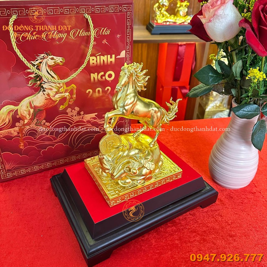 Những Mẫu Tượng Ngựa Mạ Vàng 24K Đẹp Nhất 2026 – Biểu Tượng Thành Công Và Tài Lộc 18 tuong ngua ma vang 24k cao cap qua tang sep