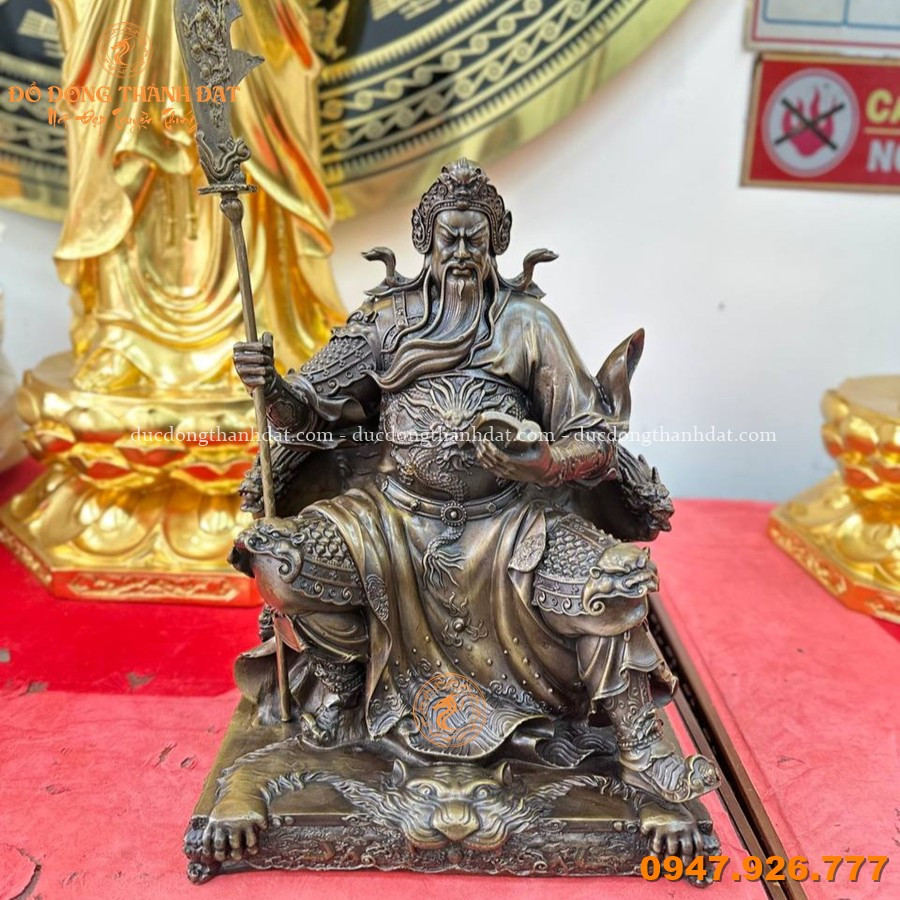 Tượng Quan Công Ngồi Đọc Sách Đồng Hun Giả Cổ Cao 28cm 1 Tuong Quan Cong Ngoi Doc Sach Cao 28cm Dong Hun (1)