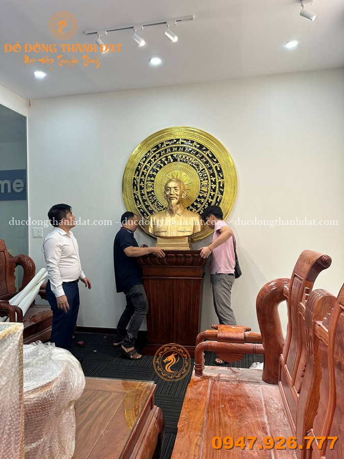 Bàn Giao Tượng Đồng Bác Hồ Bán Thân 70cm & Mặt Trống Đồng 1m2 Cho Khách Hàng TP.HCM 3 Ban Giao Lap Dat Tuong Dong Bac Ho Ban Than 70cm Va Mat Trong Dong (1)