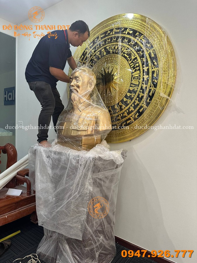 Bàn Giao Tượng Đồng Bác Hồ Bán Thân 70cm & Mặt Trống Đồng 1m2 Cho Khách Hàng TP.HCM 4 Ban Giao Lap Dat Tuong Dong Bac Ho Ban Than 70cm Va Mat Trong Dong (2)