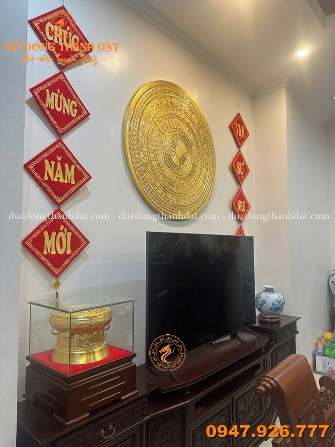 Tranh Trống Đồng Dát Vàng 9999 Có Bản Đồ Khung Gỗ Gụ 1m33 4 Feedback Mat Trong Dong Dat Vang (3)