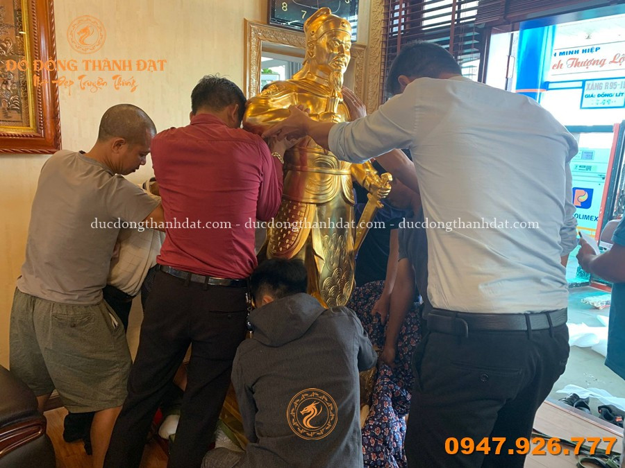 Tượng Đồng Trần Hưng Đạo Dát Vàng 9999 Cao 1m73 7 Lap Dat Tuong Dong Tran Hung Dao Dat Vang 9999 Cao 1m73 (12)