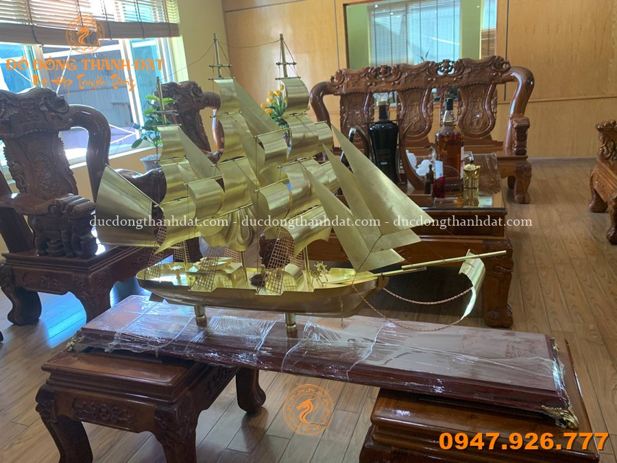 Mô Hình Thuyền Buồm Mạ Vàng 24K Cỡ Đại 1m 5 Mo Hinh Thuyen Buom Ma Vang 24k To Kich Thuoc Lon Phong Khach (2)