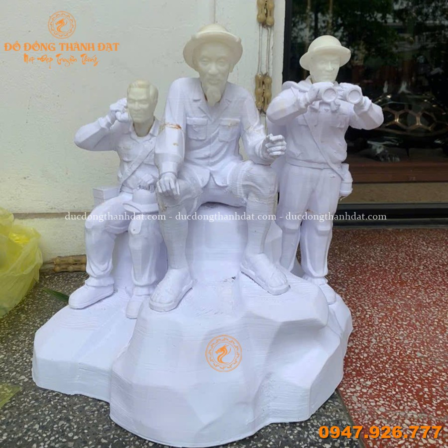 Tượng Bác Hồ Cùng Các Chiến Sĩ Tình Báo Bằng Đồng Cao 35cm 6 Tuong Bac Ho Cung Cac Chien Si Tinh Bao Bang Dong Mau Hun (8)