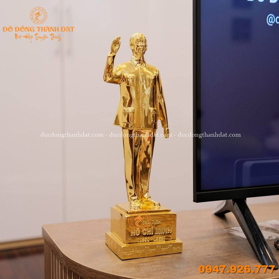 Tượng Bác Hồ Đứng Vẫy Tay Mạ Vàng 30cm 2 Tuong Bac Ho Dung Vay Tay Ma Vang 30cm (1)