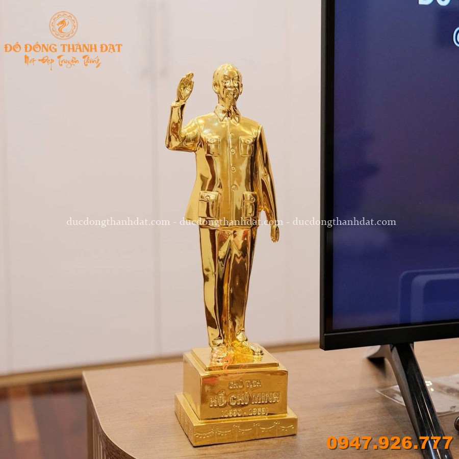Tượng Bác Hồ Đứng Vẫy Tay Mạ Vàng 30cm 4 Tuong Bac Ho Dung Vay Tay Ma Vang 30cm (4)