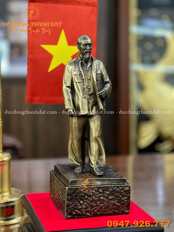Tượng Bác Hồ Về Thăm Quê Hương Cao 30cm 4 Tuong Bac Ho Ve Que Bang Dong 30cm (1)