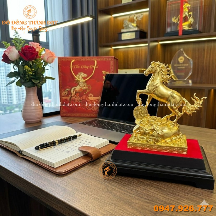Tượng Ngựa Bằng Đồng Đặt Trên Bàn Làm Việc 4 Tuong Ngua Bang Dong Phong Thuy 2026 (4)