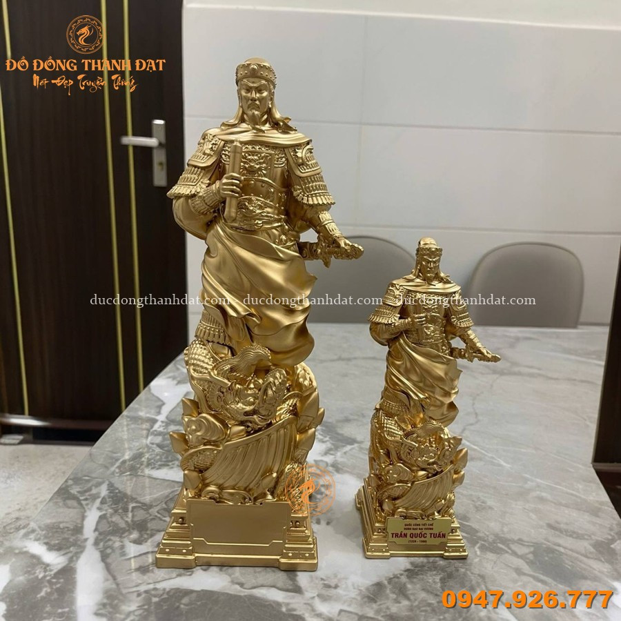 Tượng Trần Hưng Đạo Cầm Binh Thư Bằng Đồng Vàng Cao 52cm 1 Tuong Tran Hung Dao Cam Binh Thu Bang Dong (1)
