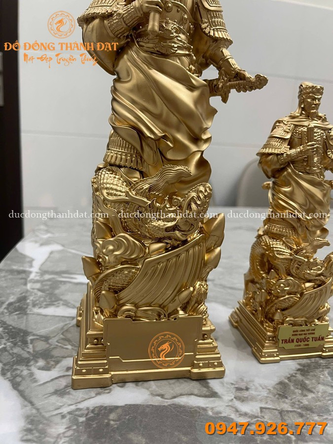 Tượng Trần Hưng Đạo Cầm Binh Thư Bằng Đồng Vàng Cao 52cm 5 Tuong Tran Hung Dao Cam Binh Thu Bang Dong (7)