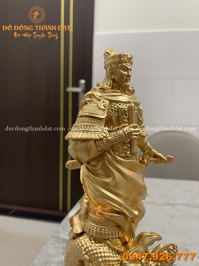 Tượng Trần Hưng Đạo Cầm Binh Thư Bằng Đồng Vàng Cao 52cm 3 Tuong Tran Hung Dao Cam Binh Thu Bang Dong (8)