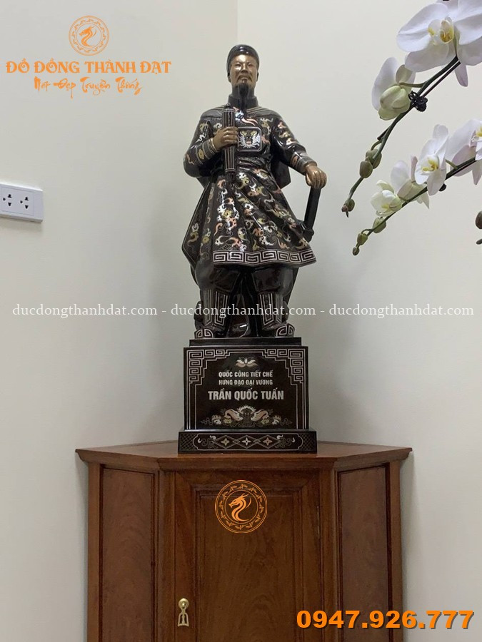 Top những mẫu tượng Trần Hưng Đạo bằng đồng đẹp nhất hiện nay ? 13 Tuong Tran Hung Dao Kham Tam Khi (5)
