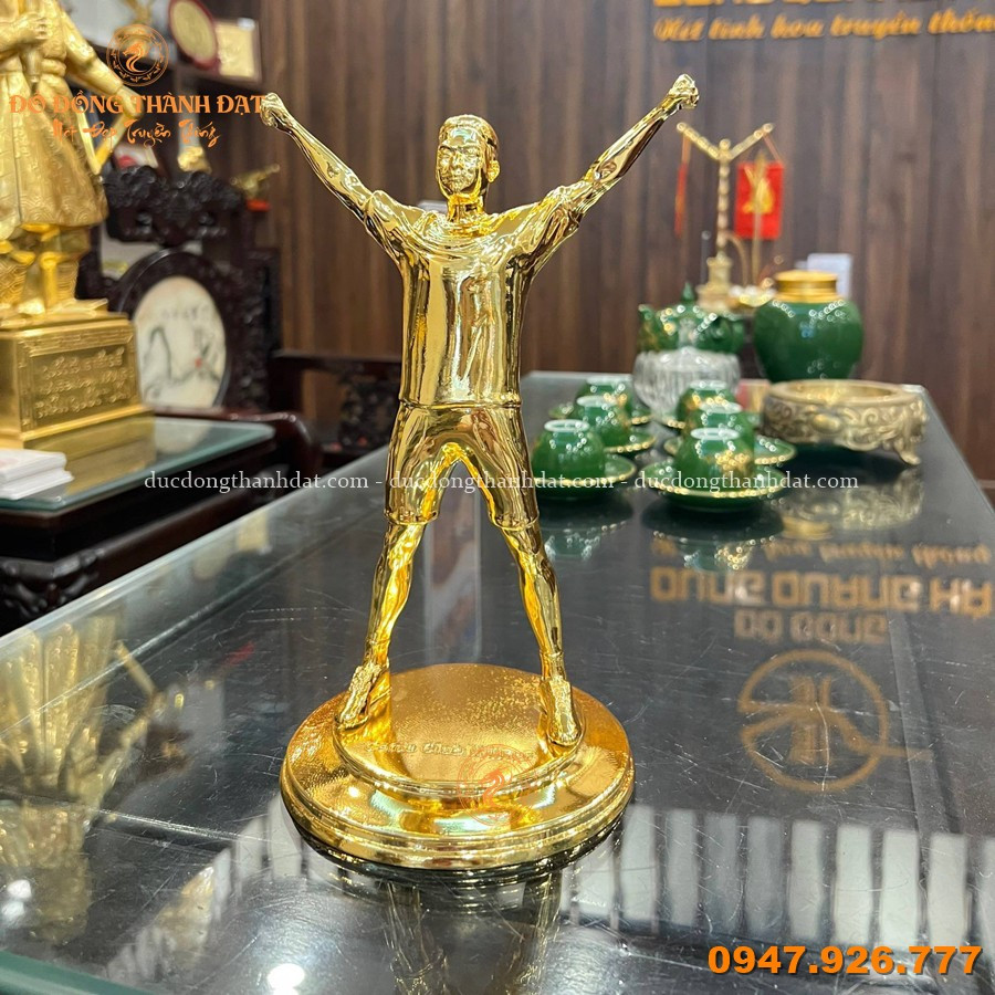 Đúc Tượng Người Theo Yêu Cầu - Tượng Cầu Thủ Đá Bóng Cao 27cm 2 Duc Tuong Nguoi Theo Yeu Cau (4)