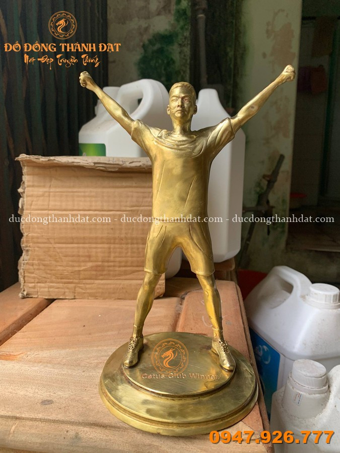 Đúc Tượng Người Theo Yêu Cầu - Tượng Cầu Thủ Đá Bóng Cao 27cm 8 Duc Tuong Nguoi Theo Yeu Cau (8)