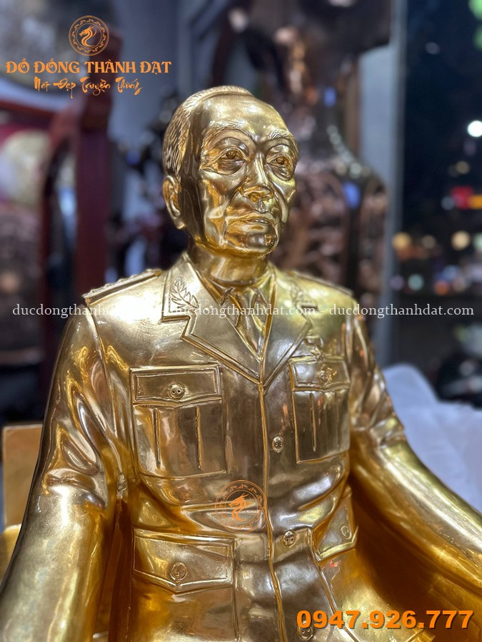 Tượng Đồng Đại Tướng Võ Nguyên Giáp Ngồi Ghế Dát Vàng 24k Cao 90cm 5 Tuong Dong Dai Tuong Vo Nguyen Giap Ngoi Ghe Dat Vang 24k Cao 90 (8)