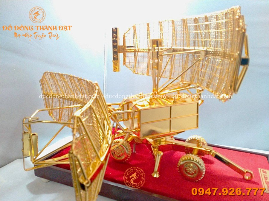 Mô Hình Thiết Bị, Vũ Khí Quân Sự Bằng Đồng Mạ Vàng – Quà Tặng Cao Cấp Mang Dấu Ấn Sức Mạnh Và Niềm Tự Hào Dân Tộc 10 Mo Hinh Dai Rada Phong Khong Ma Vang 24k