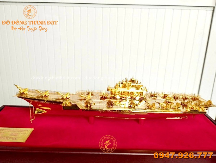 Mô Hình Thiết Bị, Vũ Khí Quân Sự Bằng Đồng Mạ Vàng – Quà Tặng Cao Cấp Mang Dấu Ấn Sức Mạnh Và Niềm Tự Hào Dân Tộc 8 Mo Hinh Tau San Bay Bang Dong Ma Vang 24k